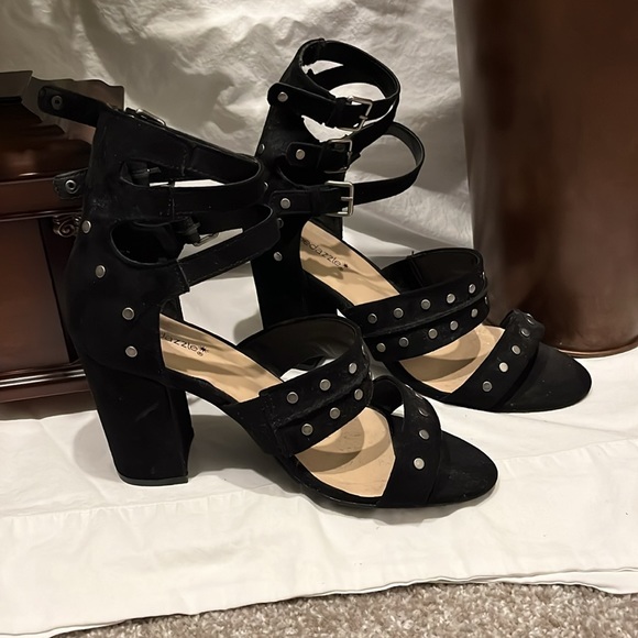 SHOE DAZZLE STRAPPY black VELVET 4" covered BLOCK HEEL BUCKLE & STUDS size 8.5 - Picture 3 of 10